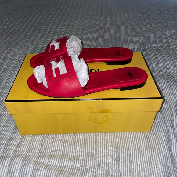 Fendi - Picture 3 of 7